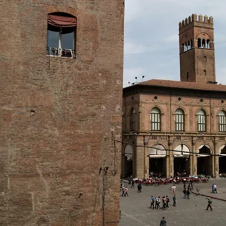 Casa Isolani Luxury Rooms Piazza Maggiore 1 Bologna Exterior photo